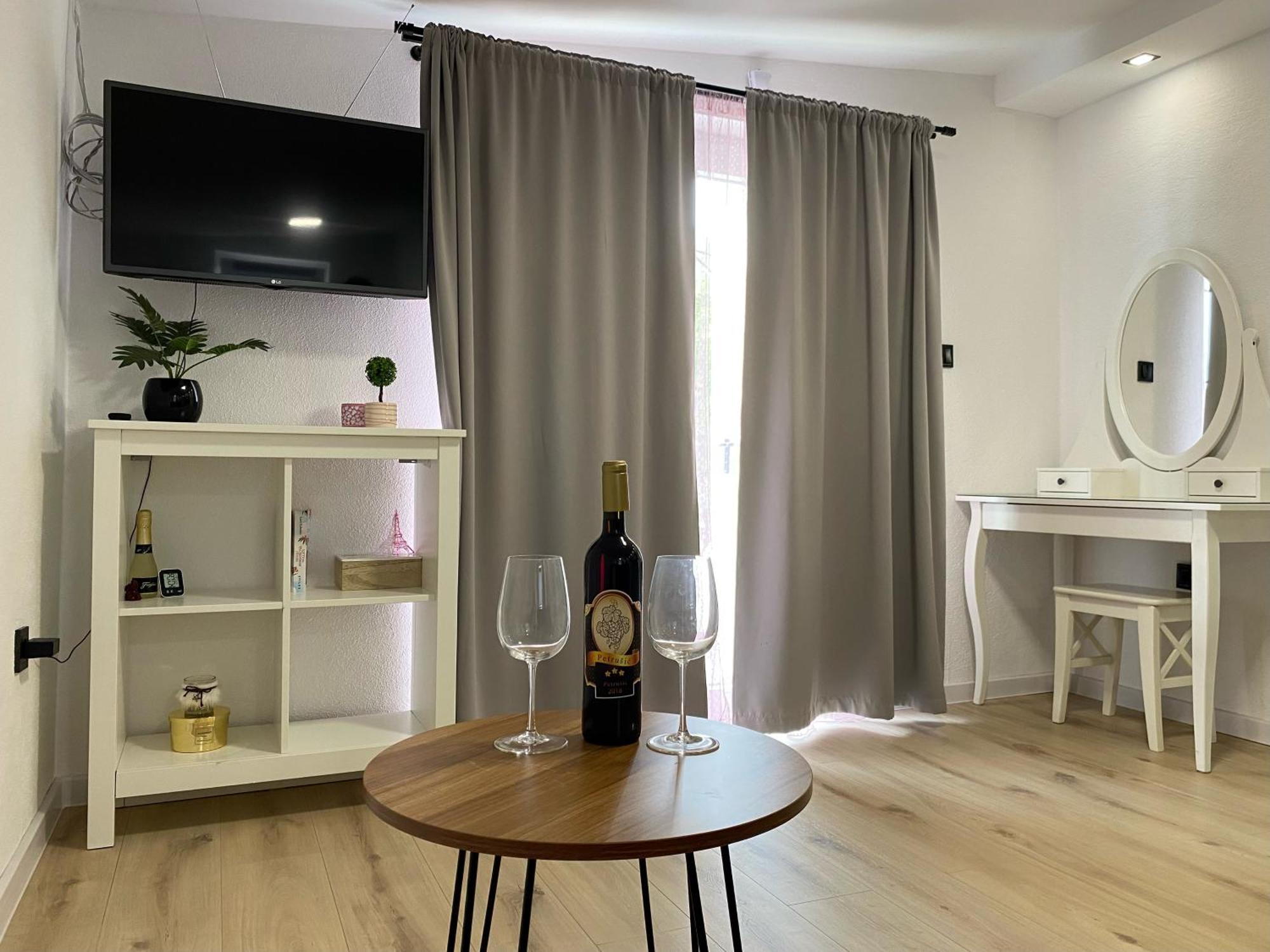 Studio Apartment Adrijana Zagreb Buitenkant foto
